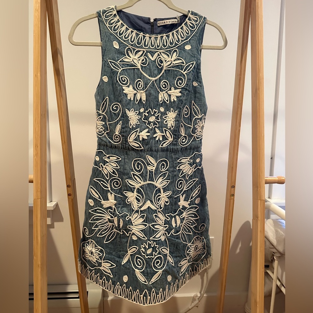 Alice and Olivia Size 2 Dress